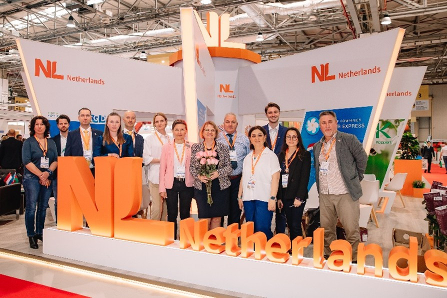 Niderland Caspian Agro 2026 sərgisi çərçivəsində Niderland Pavilyonunda kənd təsərrüfatı sahəsində təcrübəsini nümayiş etdirir