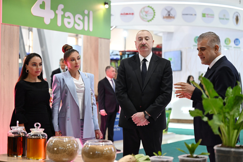 Президент Ильхам Алиев ознакомился с 19-й выставкой Caspian Agro Week и 31-й выставкой InterFood Azerbaijan
